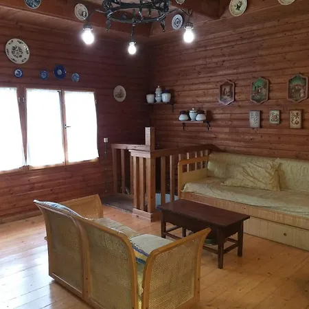 Uno Chalet Nel Bosco בקתה